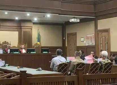 Mantan Dirjen Mineral dan Batu Bara (Minerba) Kementerian ESDM Bambang Gatot Ariyono dituntut 8 tahun penjara. Jaksa menyakini Bambang bersalah melakukan korupsi secara bersama-sama terkait tata kelola timah yang merugikan negara Rp 300 triliun.