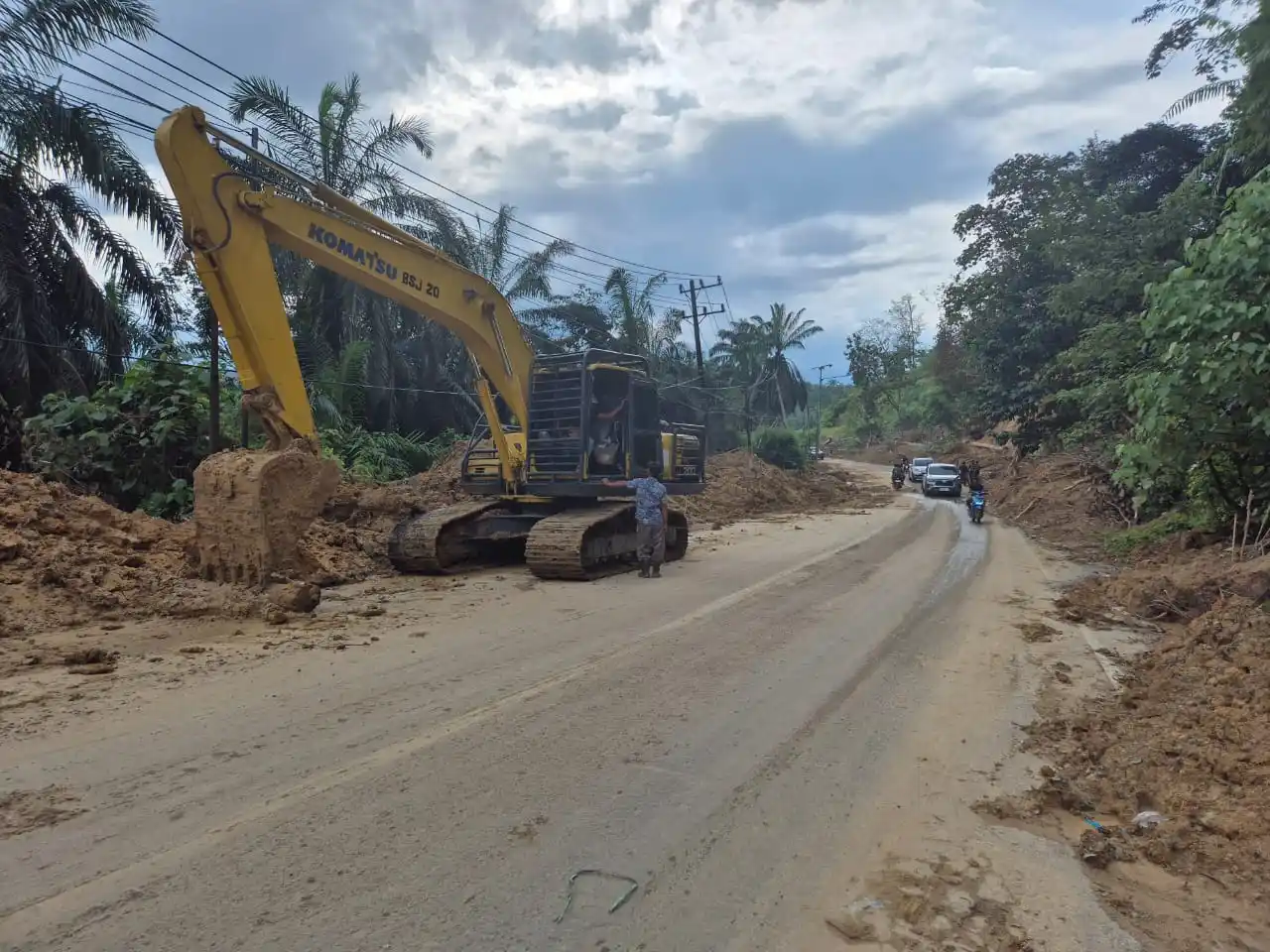 Kementerian Pekerjaan Umum berhasil membuka jalan akses jalan di 7 ruas jalan utama di Aceh. PU/MI