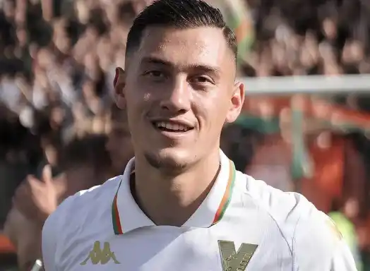 Kapten Venezia Jay Idzes, yang juga kapten timnas Indonesia [Foto: Ant]