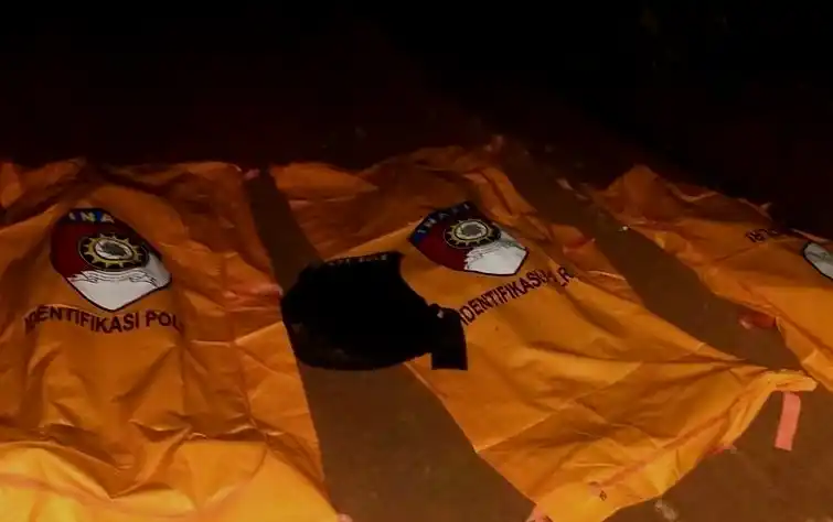 Tiga anggota kepolisian tewas akibat luka tembak saat menggerebek arena judi sabung ayam di Kampung Karang Manik, Kecamatan Negara Batin, Kabupaten Way Kanan, Lampung, Senin (17/3/2025) sore.