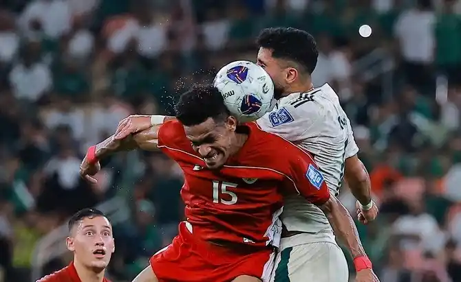 Joey Pelupessy berduet dengan Marc Klok menjadi jenderal lini tengah lapangan, didampingi oleh Ricky Kambuaya saat melawan Arab Saudi, Minggu (12/10/2025) dini hari.