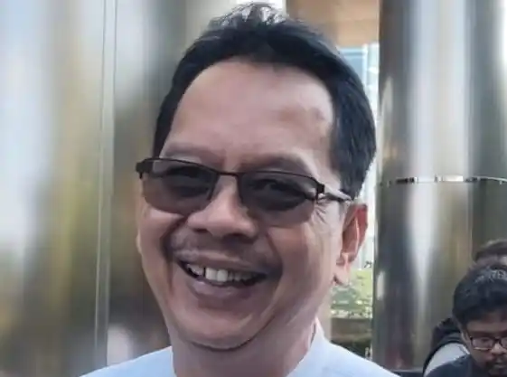 Mantan Ketua Koperasi Amphuri Bangkit Melayani, Joko Asmoro, usai diperiksa oleh Komisi Pemberantasan Korupsi (KPK) sebagai saksi dalam kasus dugaan korupsi kuota haji di Kementerian Agama (Kemenag) 2023-2024, Selasa (14/10/2025)