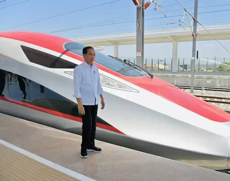Jokowi dan Kereta Cepat Jakarta-Bandung (Foto: Istimewa)