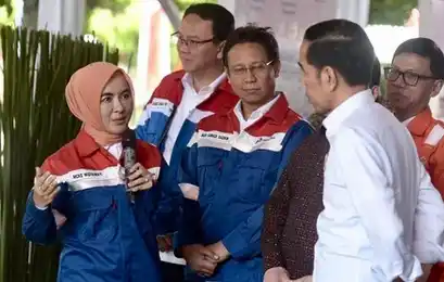 Joko Widodo alias Jokowi (kanan), Ahok (belakang) dan Nicke Widyawati (paling kiri) (Foto: Dok MI)