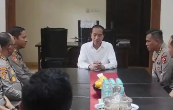 Peserta Didik Sekolah Staf dan Pimpinan Menengah (Serdik Sespimmen) Polri Pendidikan Reguler (Dikreg) ke-65 menemui Presiden ke-7 Joko Widodo (Jokowi).