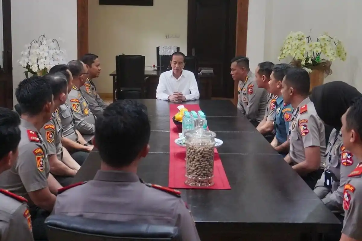 Peserta Didik Sekolah Staf dan Pimpinan Menengah (Serdik Sespimmen) Polri Pendidikan Reguler (Dikreg) ke-65 menemui Presiden ke-7 Joko Widodo (Jokowi).