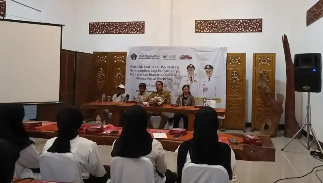 Kabid Latihan Kerja, Produktivitas Tenaga Kerja, dan Transmigrasi (Latprotrans), Latip Usman saat menyampaikan sambutan pembukaan acara pelatihan. (Foto: Dok/JK-MI)