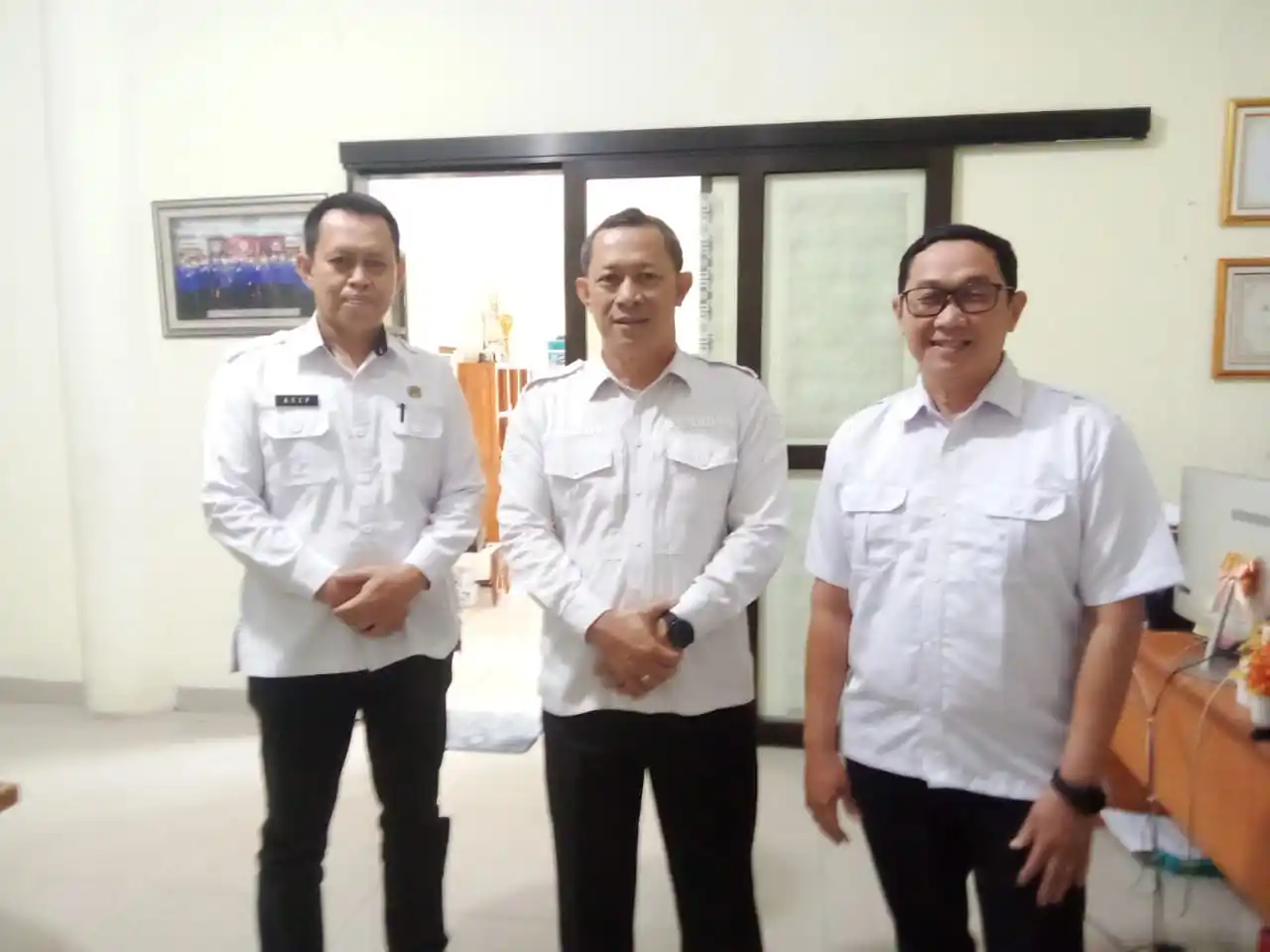 Kadis Damkar Juddy dan jajarannya. (Foto : Koswara/MI)