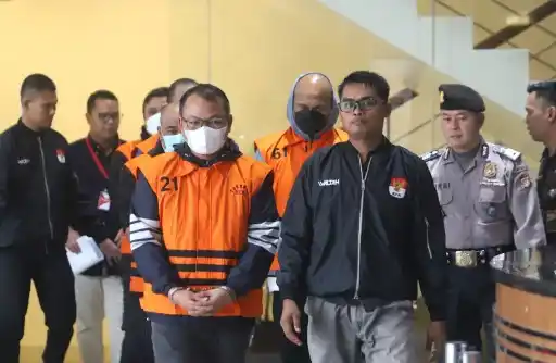 KPK OTT mengamankan 5 tersangka kasus dugaan korupsi proyek pembangunan jalan di Dinas PUPR Mandailing Natal dan Kota Medan Sumatera Utara di Gedung Merah Putih KPK, Jakarta, Sabtu (28/6/2025) (Foto: Dok MI/Aswan)