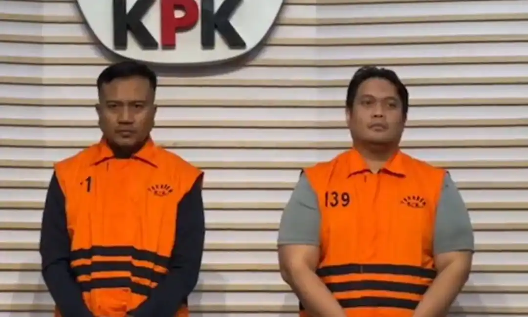 Kajari Hulu Sungai Utara, Albertus Parlinggoman dan Kasi Intel Kejari HSU Azis Budianto ditetapkan sebagai tersangka dalam kasus dugaan pemerasan dalam proses penegakan hukum di lingkungan Kejaksaan Negeri Kabupaten Hulu Sungai Utara (Foto: Tangkapan Layar))