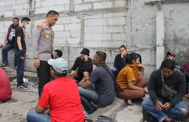 Polres Metro Jakarta Barat menggerebek Kampung Boncos (Foto: Doc. Polres Jakbar)