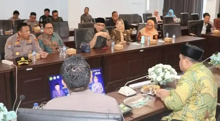 Kapolresta Jambi, Kombes Pol Boy Sutan Binanga Siregar bersama Rektor UIN STS Jambi, Prof. Dr. Kasful Anwar (Foto: Dok/MI)