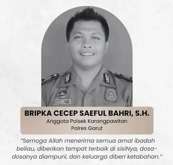 Kapolri memberikan kenaikan pangkat luar biasa kepada Bripka Cecep yang gugur dalam tugas (Foto: Repro)