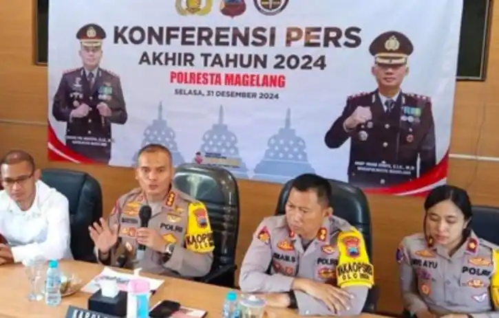 Konferensipers penangkapan buronan kasus pemerkosaan anak 7 tahun di Magelang (Foto: Istimewa)