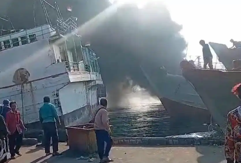 Kebakaran Kapal di Dermaga Barat, Penjaringan, Jakarta Utara, Sabtu (16/8/2025) (Foto: Dok Damkar)