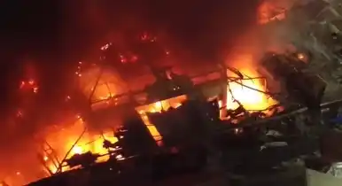 Kebakaran Pasar Taman Puring, Kebayoran Baru, Jakarta Selatan, pada Senin (28/7/2025). [Foto: Tangkapan layar]