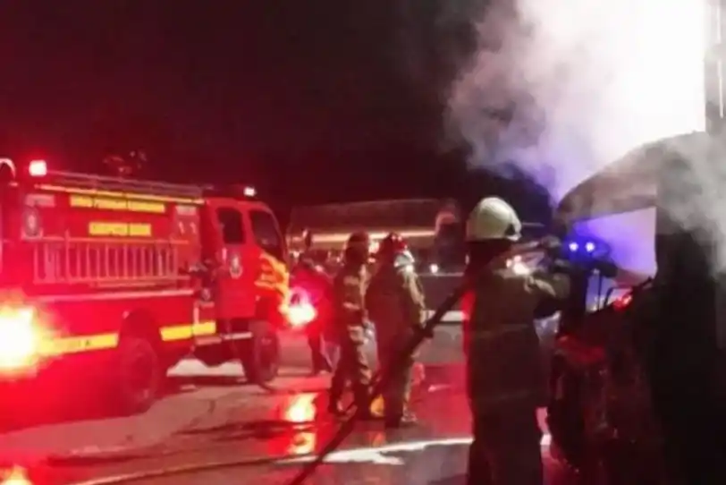 Kecelakaan di Gerbang Tol Ciawi arah Bogor-Jakarta pada Selasa Malam (4/2/2025) (Foto: Repro)