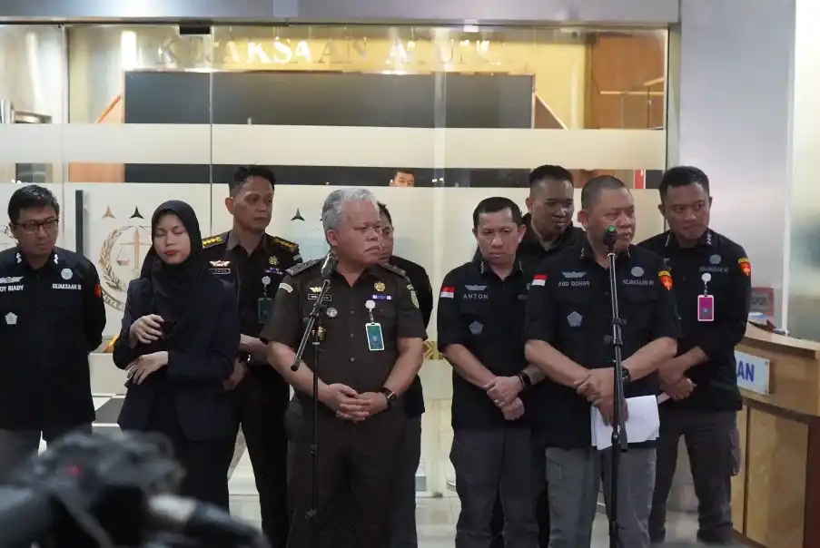 Konferensi pers Kejagung terkait penetapan tersangka kasus suap putusan lepas atau ontslag perkara korupsi crude palm oil atau CPO (Foto: Dok MI)