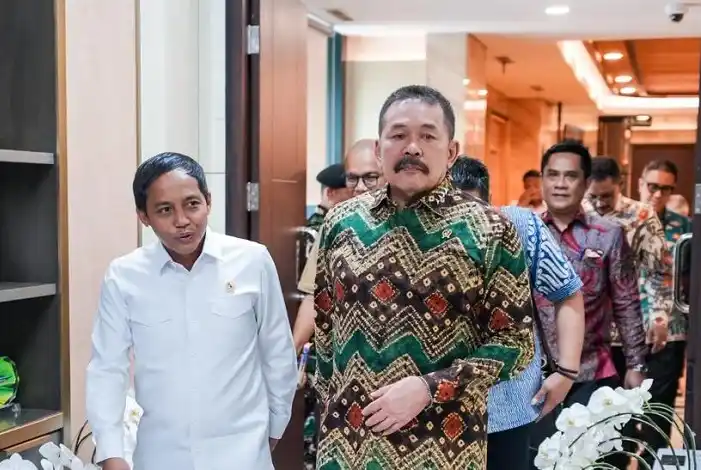 Jaksa Agung ST Burhanuddin (kanan) dan Menhut Raja Juli Antoni (kiri) (Foto: Istimewa)