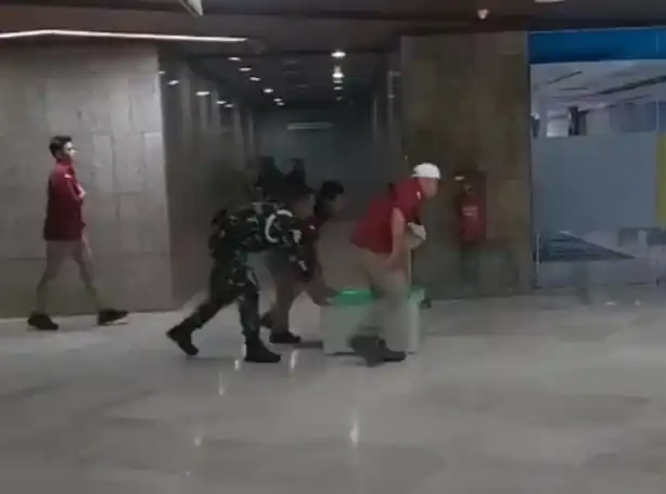 Tim Penyidik Jampidsus Kejagung di Kemenhut, Rabu (7/1/2026) sore. (Foto: Dok MI)