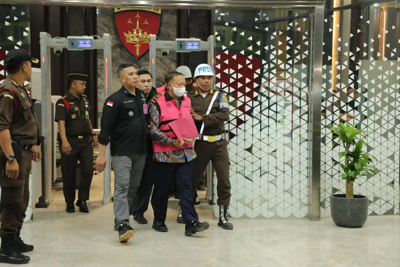 Kejaksaan Agung menetapkan 11 tersangka dalam kasus dugaan korupsi manipulasi ekspor Crude Palm Oil (CPO) yang disamarkan sebagai limbah Palm Oil Mill Effluent (POME) periode 2022–2024. (Foto: Dok MI)