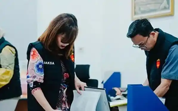 Tim Penyidik Tindak Pidana Khusus Kejaksaan Negeri Kota Tangerang menggeledah kantor PT ASM di Tanjung Priok, Jakarta Utara untuk mencari bukti dugaan tindak pidana korupsi pelaksanaan pekerjaan oleh PT Angkasa Pura Kargo (APK).