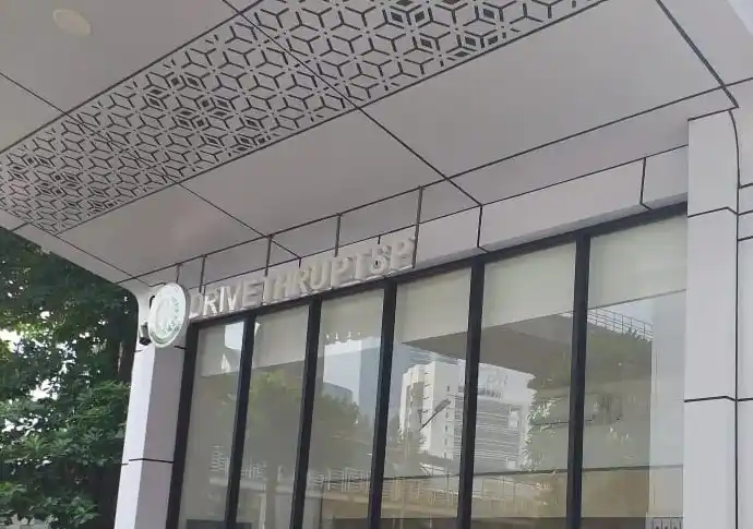 Proyek Pelayanan Terpadu Satu Pintu (PTSP) Drive Thru di lingkungan Kejaksaan Tinggi (Kejati) DKI Jakarta dan lima Kejaksaan Negeri (Kejari) wilayah Jakarta kini menuai sorotan. Meski menelan anggaran hingga miliaran rupiah dari APBN 2024, fasilitas publik tersebut hingga kini belum difungsikan sebagaimana mestinya.