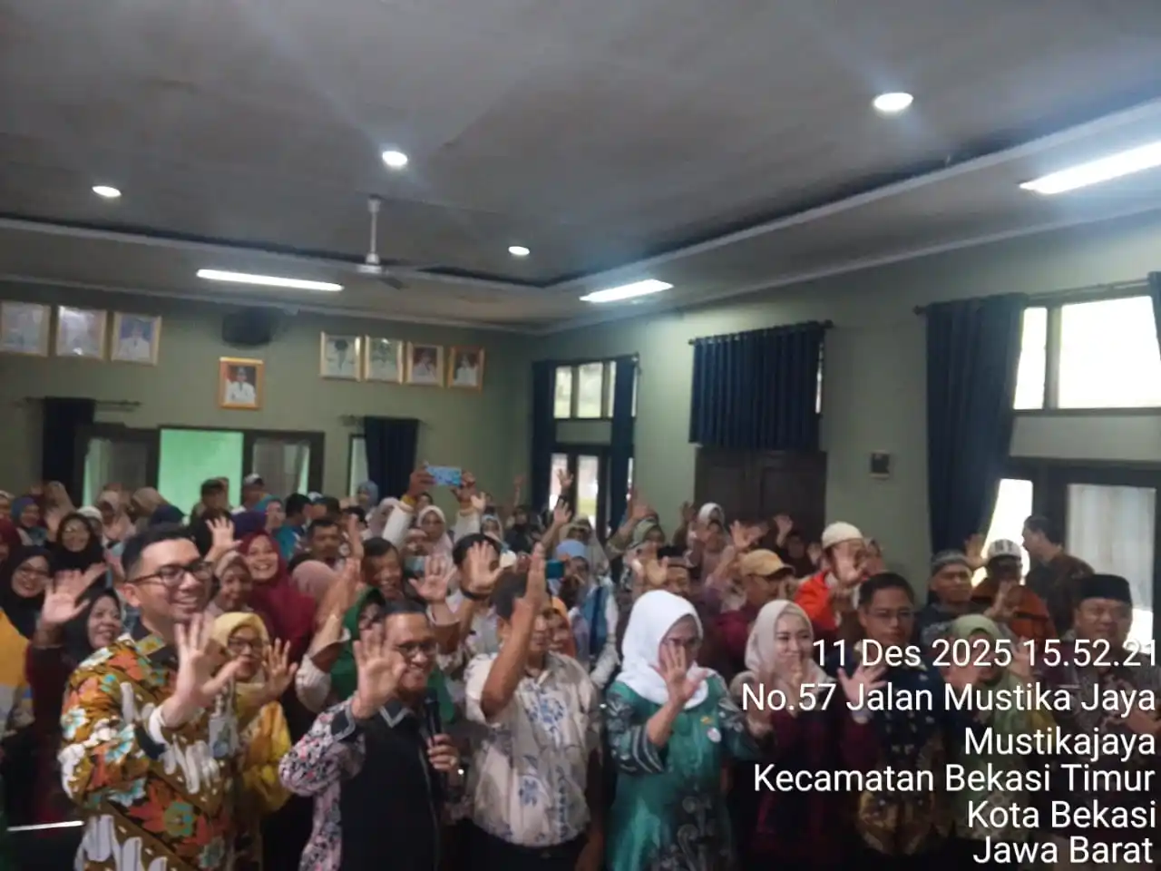 Kelurahan Mustikajaya memfasilitasi kegiatan sosialisasi sekaligus public hearing terkait rencana Rancangan Peraturan Daerah (Raperda) mengenai BPJS yang diinisiasi anggota DPRD Kota Bekasi, Alimuddin