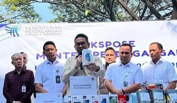 Kementerian Perdagangan (Kemendag) Menutup Pabrik Ponsel Ilegal di Cengkareng, Jakarta Barat (Foto: Repro)