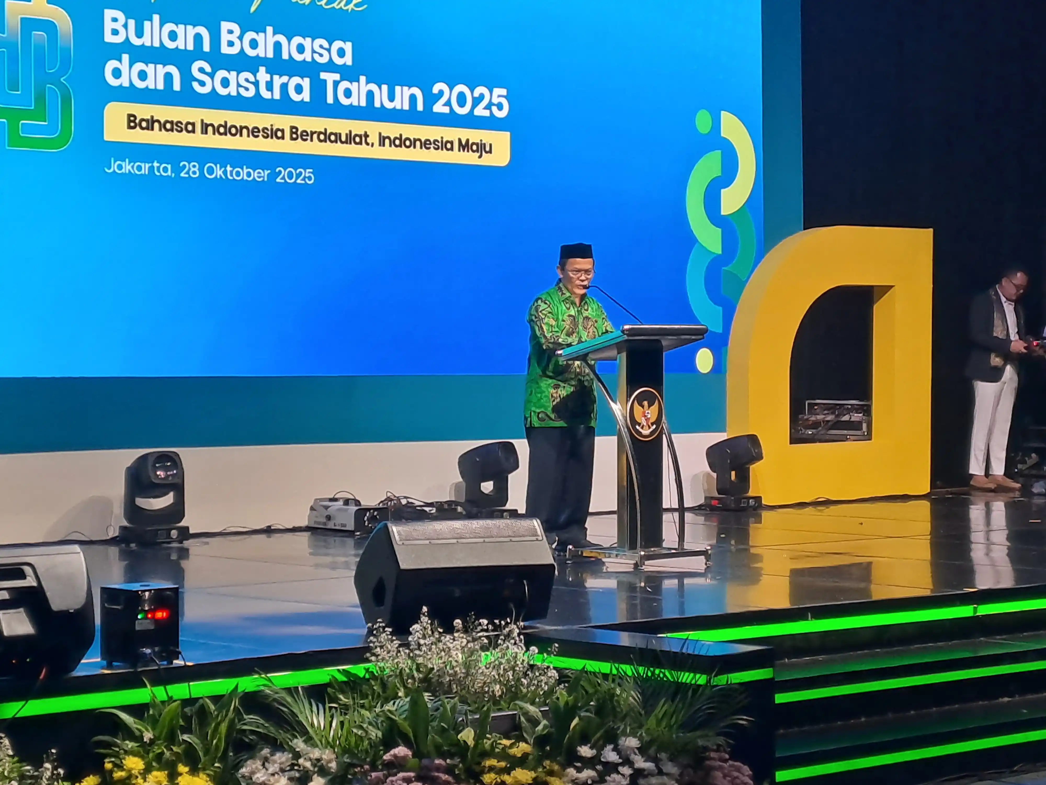 Kepala Badan Bahasa, Hafidz Muksin saat beberkan soal  Bulan Bahasa dan Sastra 2025. (Foto. Rizal Siregar)