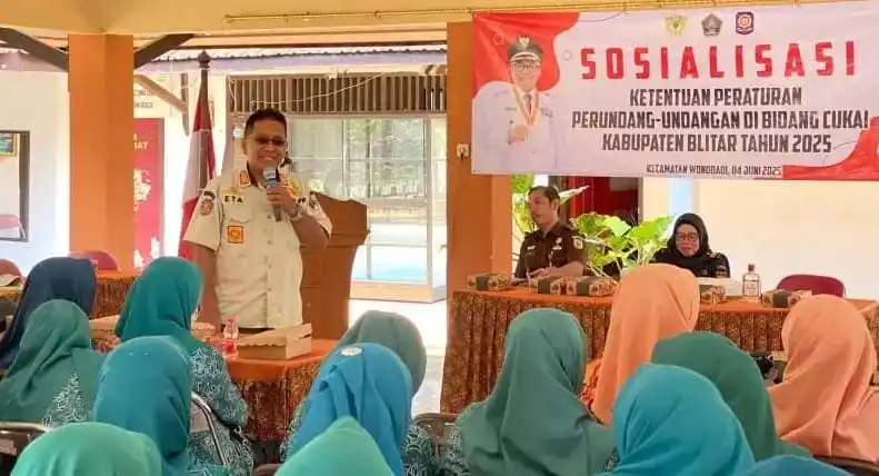 Kepala Bidang Penegakan Hukum Daerah Satpol PP Kabupaten Blitar, Repelita Nugroho, saat menyampaikan sambutan acara Gempur Rokok Ilegal dari Dana DBHCHT 2025 (Foto: Dok/Satpol-PP)