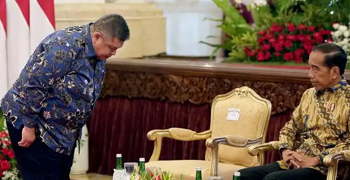 Plt Kepala BPKP Muhammad Yusuf Ateh (tunduk) kepada Jokowi