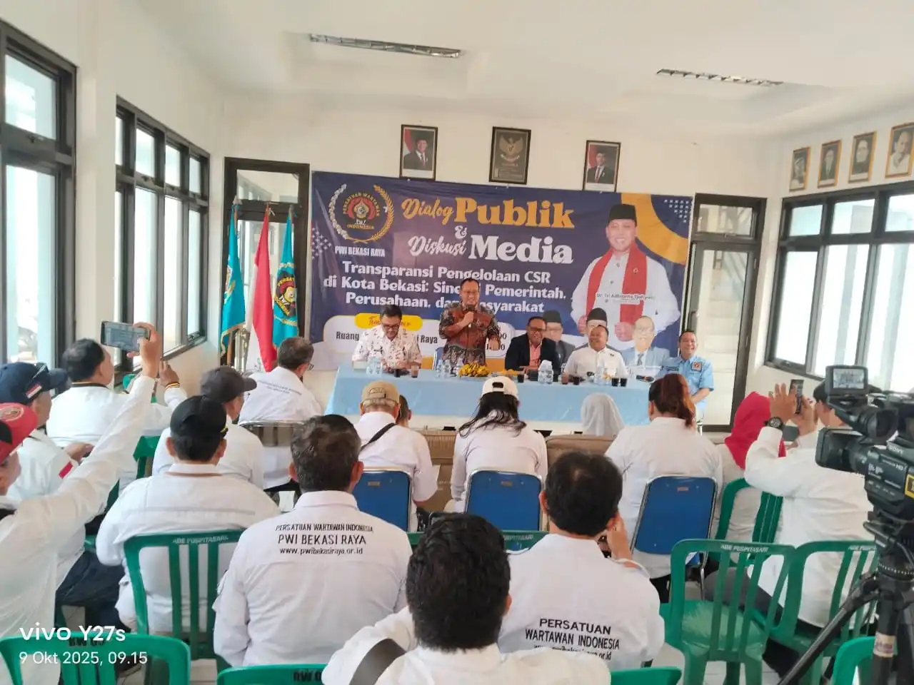 Ketua DPRD Kota Bekasi Sardi Efendi saat menyampaikan paparanya diacara dialog publik dan diskusi media dengan tema "Transparansi Pengelolaan CSR di Kota Bekasi" Sub Tema "Sinergi Pemerintah, Perusahaan dan Masyarakat" yang digelar PWI Bekasi Raya (Foto: Dok.MI)