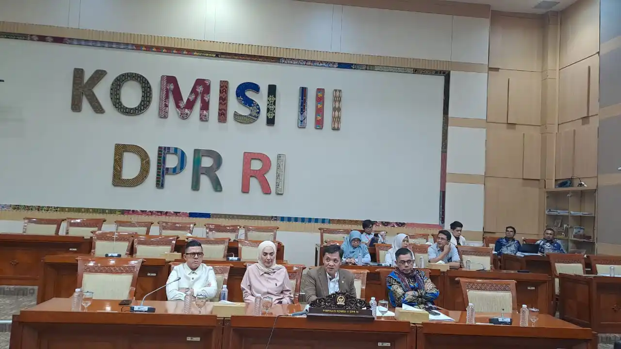 Ketua Komisi III DPR RI, Habiburokhman, menyampaikan bahwa dokumen RUU KUHAP kini telah tersedia di situs resmi DPR RI. (Foto. Rizal)