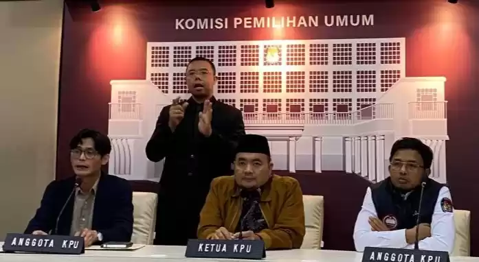Ketua KPU RI, Mochammad Afifuddin (tengah). [Foto: Ist]