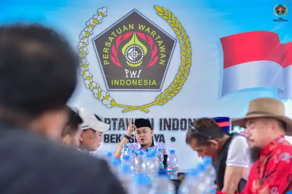 Ketua PWI Bekasi Raya, Ade Muksin Saat Konfrensi Pers (Foto: Dok/MI)