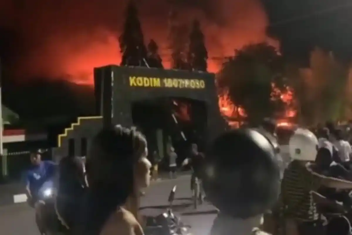 Markas Kodim 1307 Poso Terbakar [Foto: Ist]