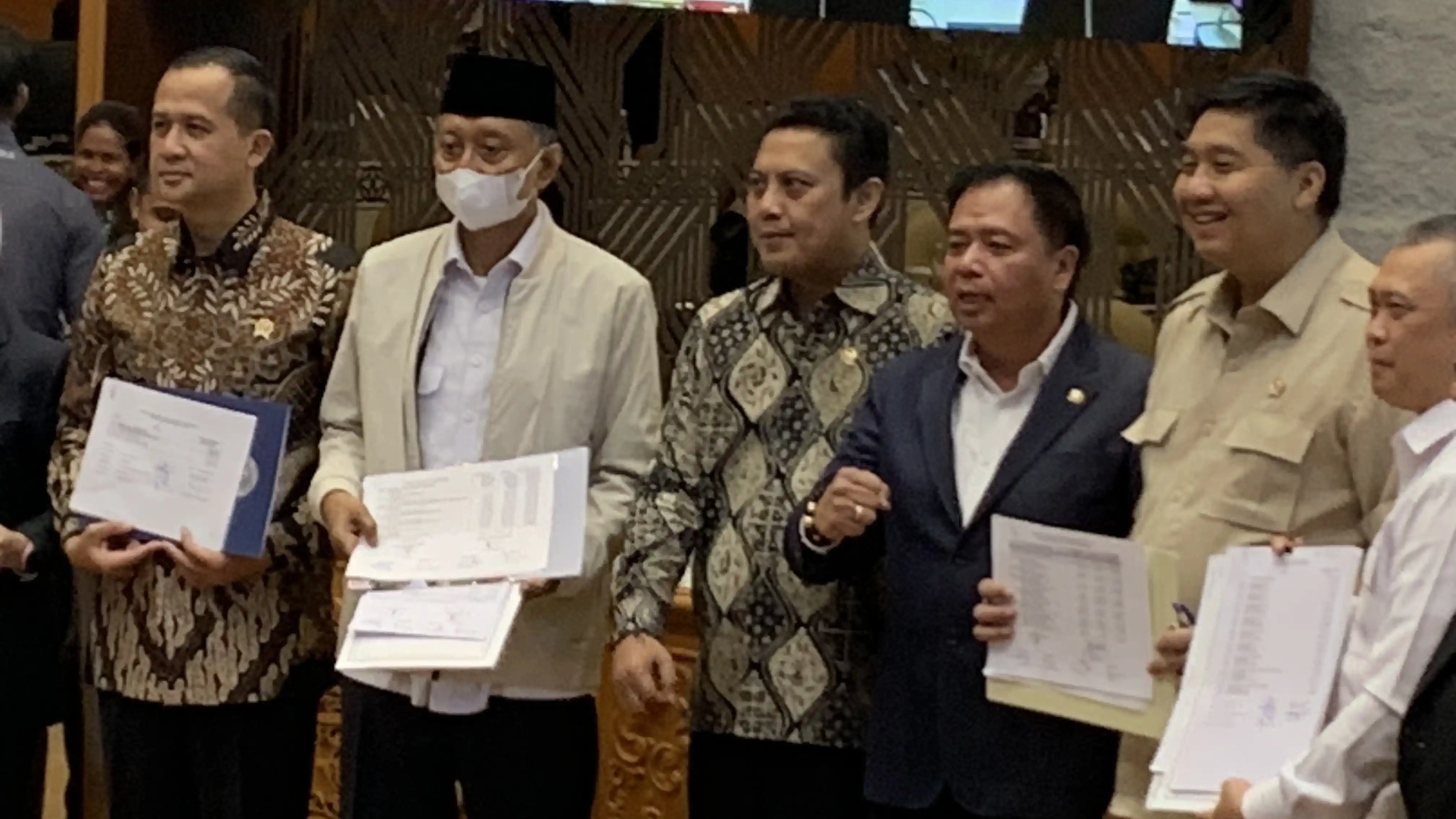 Jakarta, Rapat Kerja Komisi V DPR RI dengan mitra kerja, termasuk Kementerian Pekerjaan Umum, Kamis (4/9). (Foto: Zul Sikumbang)