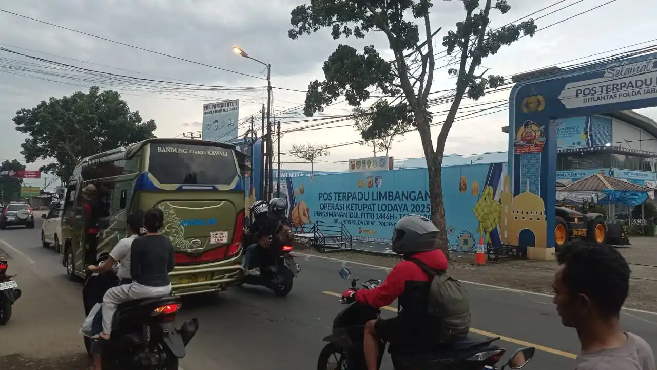 Kondisi arus lalu lintas di jalur Limbangan-Malangbong, Kabupaten Garut, Jawa Barat pada Sabtu (29/3/2025) pukul 16.15 WIB. (Foto: Sugiyanto/MI)