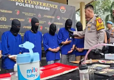 Konferensi Pers di Mapolres Cimahi Terkait Kasus Narkoba yang Menjerat Ketua Bawaslu Kabupaten Bandung Barat (Foto: Repro)