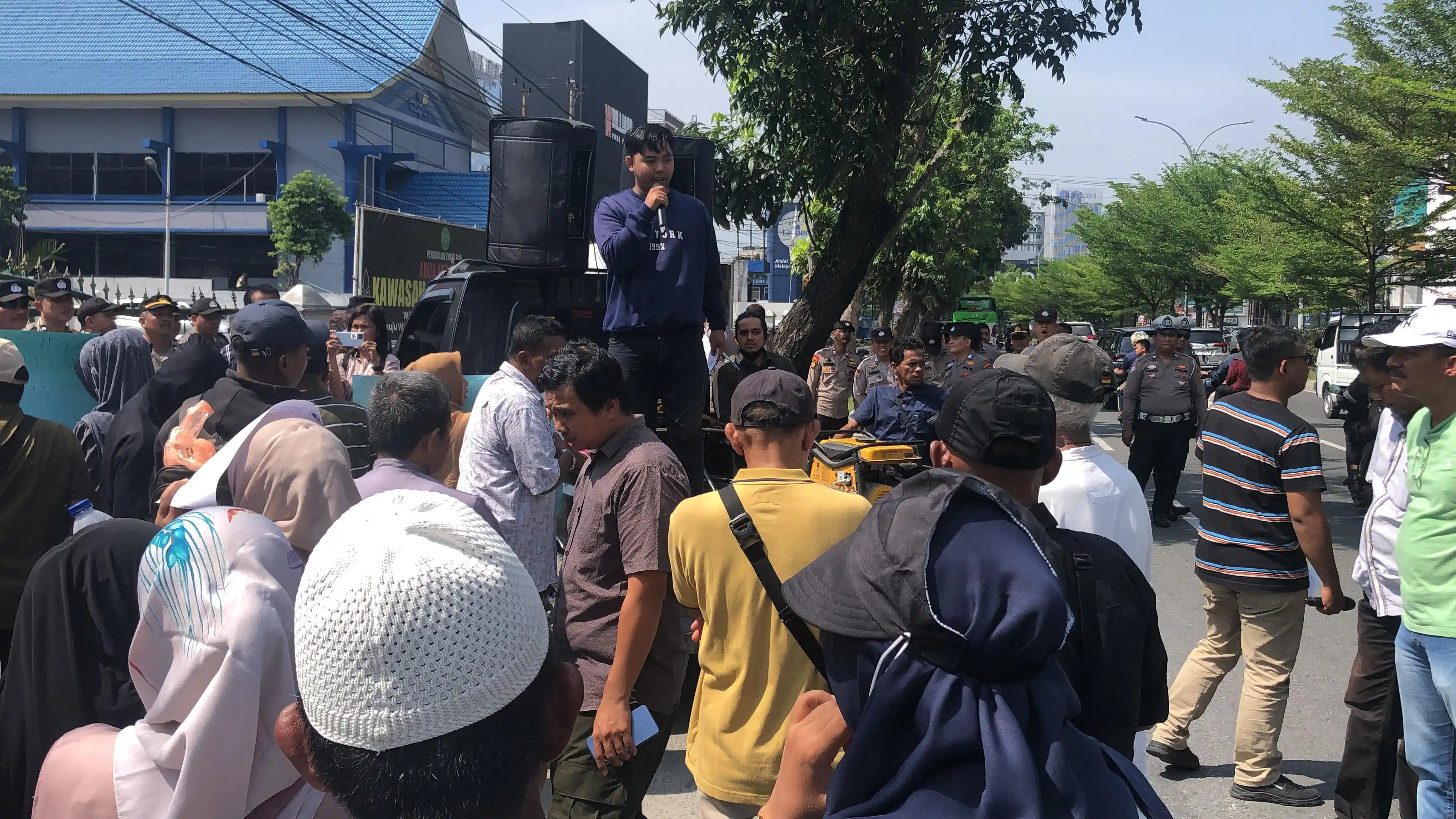 Sejumlah orang yang tergabung ke dalam LSM ARRM melaksanakan aksi unjuk rasa gugatan wanprestasi Koppsa-M senilai Rp140 miliar. Aksi tersebut merupakan yang kesekian kalinya dilakukan para pendemo, terlebih pasca putusan pengadilan tingkat pertama yang menyatakan Koppsa-M terbukti wanprestasi karena tidak melaksanakan kewajibannya membayar talangan negara.