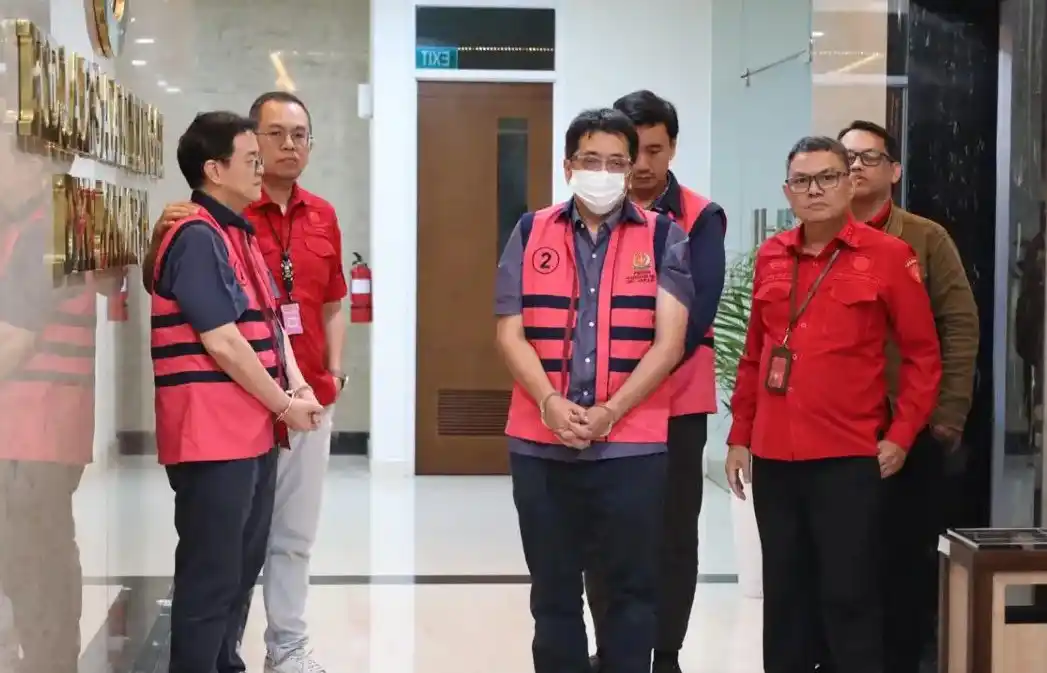 Kejati DKI Jakarta menetapkan tiga tersangka korupsi dalam penyelenggaraan pembiayaan ekspor LPEI pada Rabu (22/10/2025). (Foto: Dok MI/Kejati DKI)