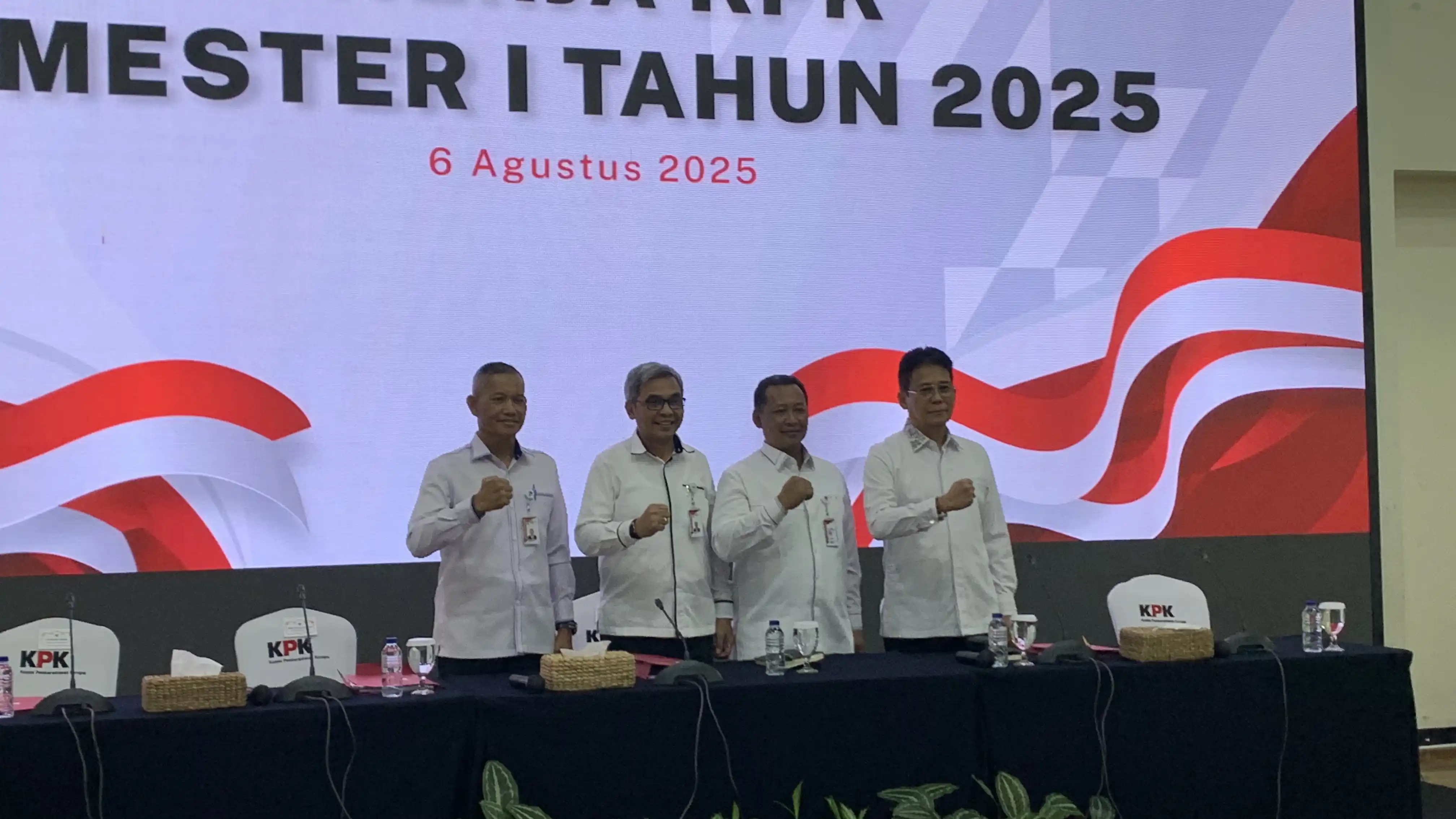 Pimpinan Komisi Pemberantasan Korupsi menggelar jumpa pers terkait "Capaian Kinerja KPK Semester I Tahun 2025" di Gedung KPK, Jakarta, Rabu (6/8). (Foto: Zul Sikumbang)