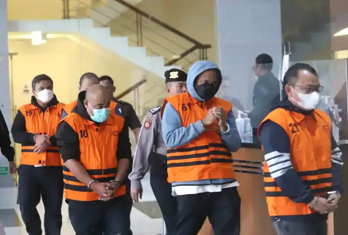 KPK OTT mengamankan 5 tersangka kasus dugaan korupsi proyek pembangunan jalan di Dinas PUPR Mandailing Natal dan Kota Medan Sumatera Utara di Gedung Merah Putih KPK, Jakarta, Sabtu (28/6/2025) (Foto: Dok MI/Aswan)