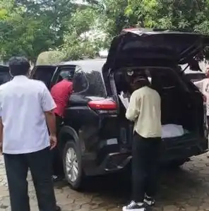 Komisi Pemberantasan Korupsi (KPK) menggeledah kantor PT Widya Satria di wilayah Ketintang, Surabaya, Jawa Timur, Rabu (26/11/2025)