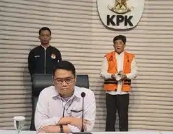 Konferensi pers terkait penahanan Rudy Ong digelar di gedung KPK, Jakarta Selatan, Senin (25/8/2025). Rudy ditahan setelah ditetapkan sebagai tersangka kasus dugaan korupsi izin usaha pertambangan (IUP) di Kaltim. Foto: Dok MI/Aan