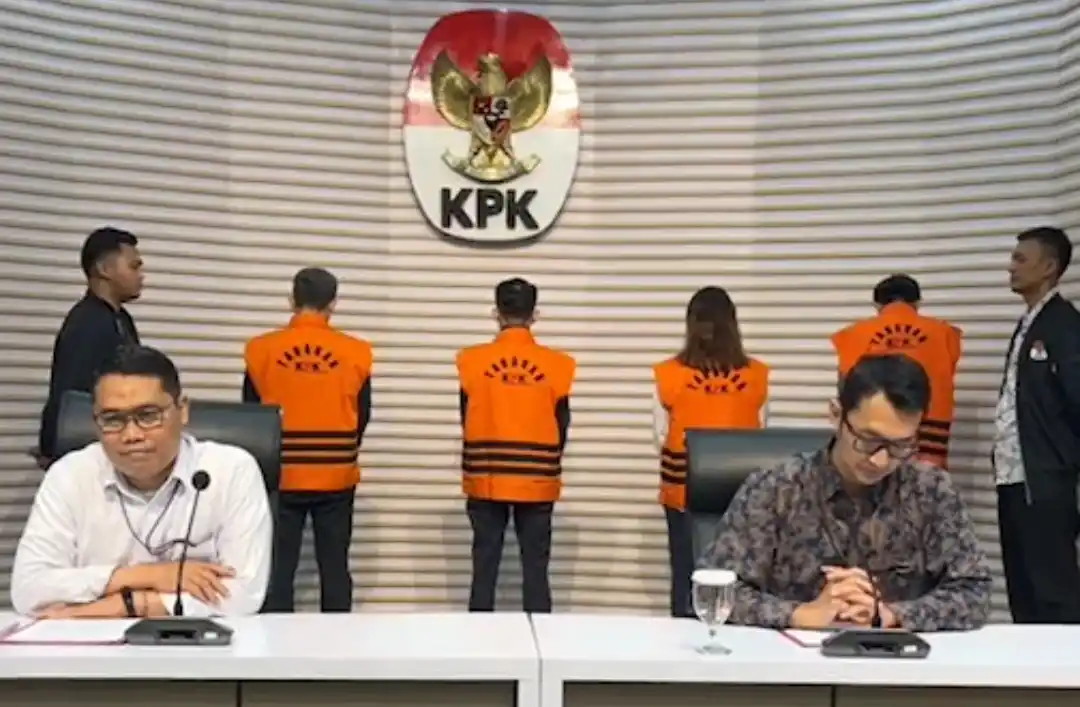 KPK kembali tahan 4 tersangka kasus dugaan pemerasan izin TKA di Kemnaker (Foto: Tangkapan Layar)