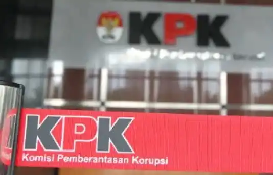 KPK pada tanggal 12 Agustus 2024 mengumumkan dimulainya penyidikan dugaan tindak pidana korupsi dalam pengadaan perangkat x-ray statis, mobile x-ray, dan x-ray trailer atau kontainer pada Badan Karantina Pertanian Kementerian Pertanian tahun anggaran 2021.