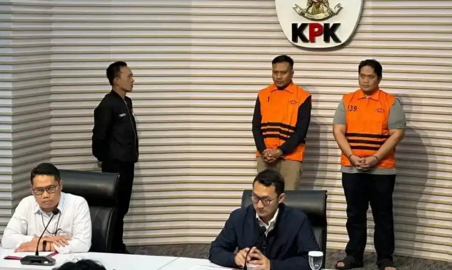 Dua tersangka kasus dugaan tindak pidana korupsi terkait pemerasan dalam proses penegakan hukum di Kejaksaan Negeri Kabupaten Hulu Sungai Utara, Kalimantan Selatan