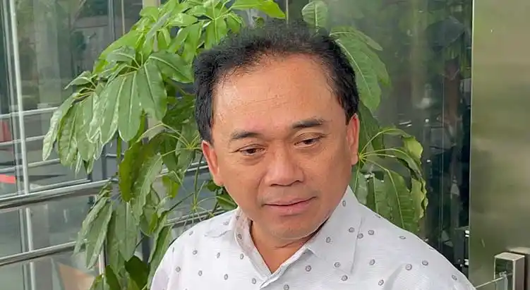 Mantan Direktur Keuangan PT Taspen (persero), Helmi Imam Satriyono usai diperiksa KPK (Foto: Dok MI/Aswan)